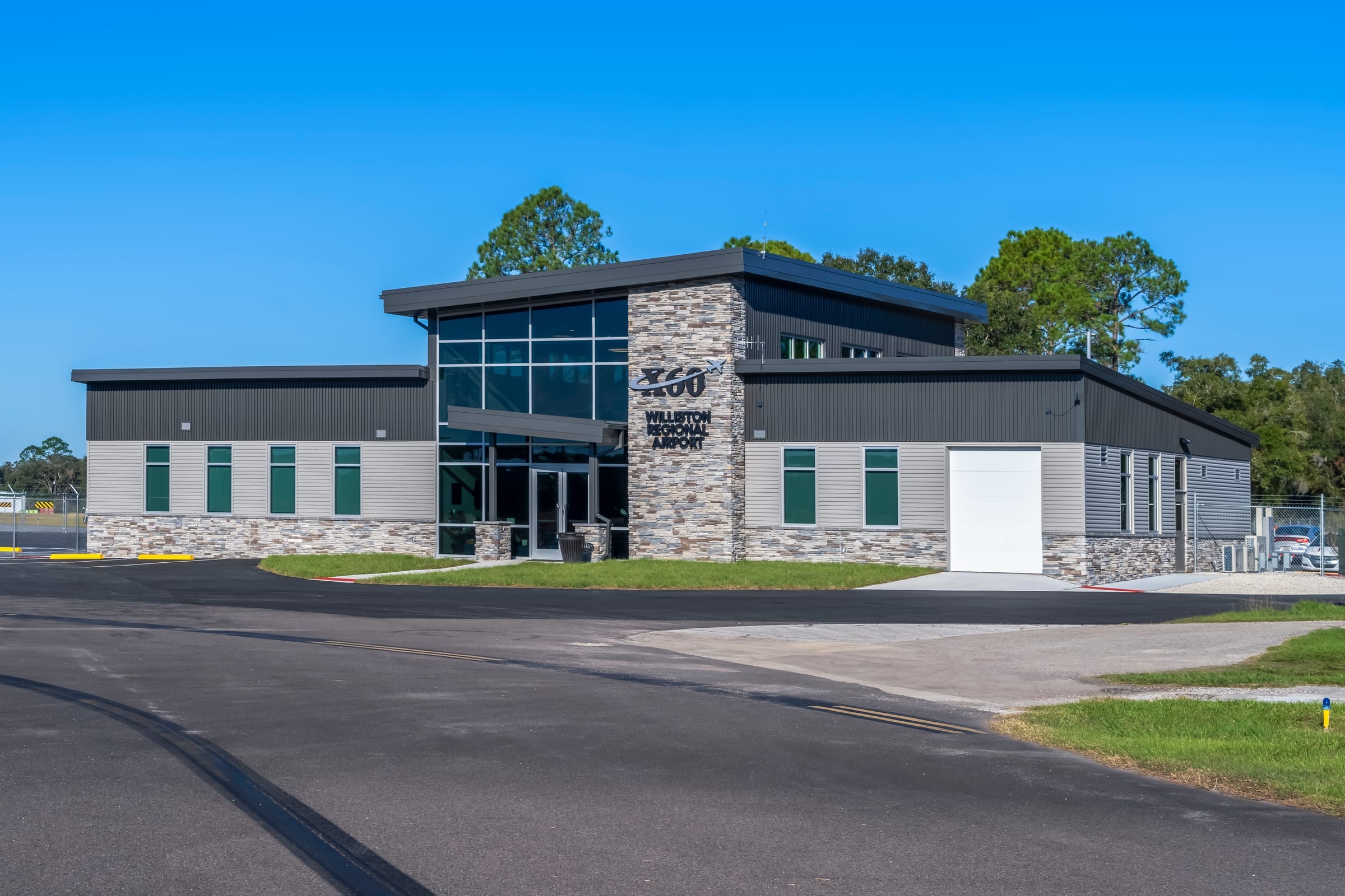 Williston Airport Terminal Building, Williston, FL, photo 3 of 6